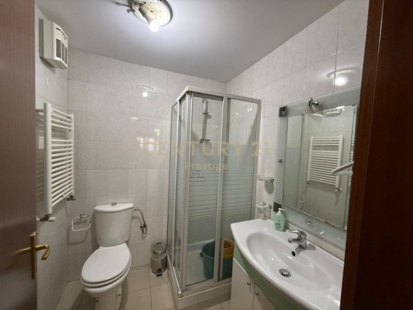 Tirane, jepet me qera apartament 2+1+Aneks+Ballkon Kati 9, 124 m² 700 € (Rruga e Elbasanit)