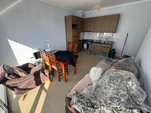 Tirane, jepet me qera apartament 2+1 Kati 6, 