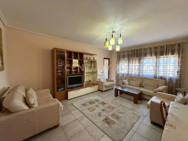 Tirane, jepet me qera apartament 2+1+Aneks+Ballkon Kati 9, 124 m² 700 € (Rruga e Elbasanit)