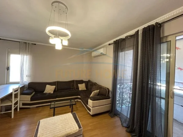 Durres, jepet me qera apartament 2+1+Ballkon Kati 7, 450 m² 450 € (Ish Rajoni i Policise, Durres)