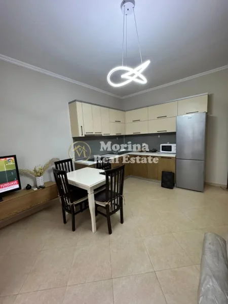 Tirane, jepet me qera shtepi 2+1 Kati 1, 80 m² 500 € (Vilat Amerikane)