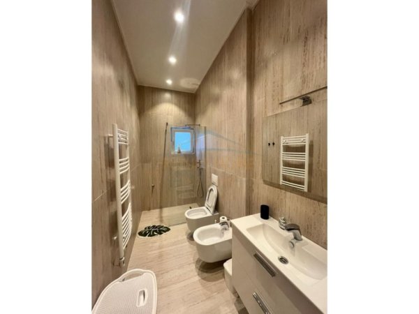 Durres, jepet me qera apartament 2+1 Kati 2, 64 m² 700 € (Qendër, Durrës)