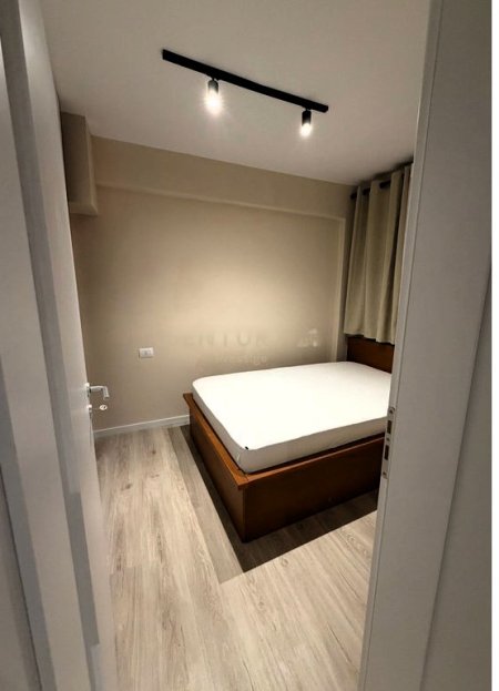 Tirane, jepet me qera apartament 2+1 Kati 1, 55 m² 550 € (OXHAKU)