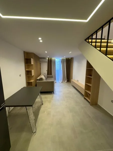 Tirane, shitet apartament duplex 1+1 , 75 m² 119.000 € (PERBALLE SPITALIT AMERIKAN 3)
