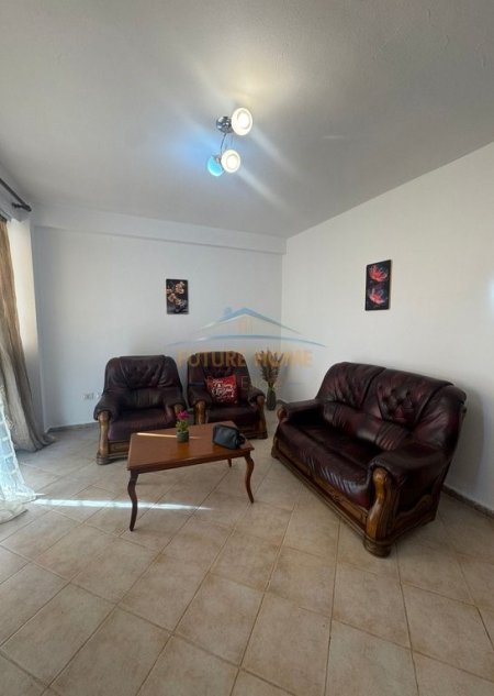 Tirane, jepet me qera apartament 1+1+Ballkon Kati 8, 60 m² 500 € (Rrugen e Elbasanit prane Ambasades Amerikane)