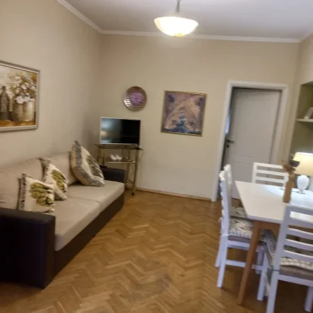 Tirane, jepet me qera apartament  1+1 Kati 2, 70 m² 600 €