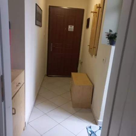 Tirane, jepet me qera apartament  1+1 Kati 2, 70 m² 600 €