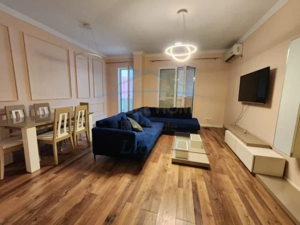 Tirane, jepet me qera apartament 2+1 Kati 3, 105 m² 850 € (Kopshti Zoologjik)