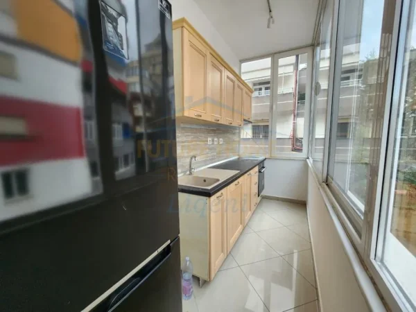 Tirane, jepet me qera apartament 2+1 Kati 3, 105 m² 850 € (Kopshti Zoologjik)