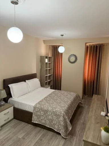 Tirane, jepet me qera apartament 1+1+Aneks+Ballkon Kati 5, 74 m² 550 € (Rruga Don Bosko)