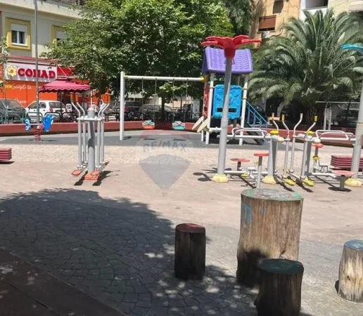 Tirane, shitet dyqan Kati 0, 43 m² 171.000 € (Rruga Rreshit Çollaku, Tiranë(ID: 530571005-16)