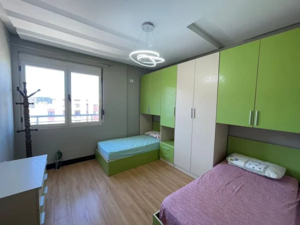 Tirane, shitet apartament 2+1+Ballkon Kati 5, 105 m² 157.000 € (Vila L)