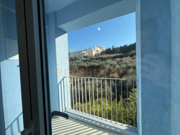 Tirane, shes apartament 1+1 Kati 3, 53 m² 83.000 € (OXA, Fresku,)