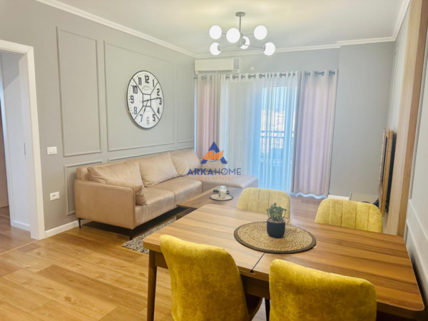 Tirane, jepet me qera apartament 2+1+Ballkon Kati 7, 90 m² 624 € 