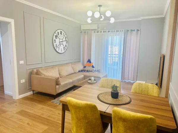 Tirane, jepet me qera apartament 2+1+Ballkon Kati 7, 90 m² 624 € 