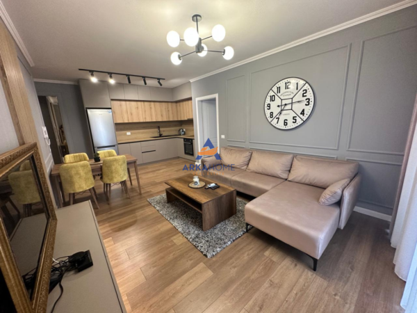 Tirane, jepet me qera apartament 2+1+Ballkon Kati 7, 90 m² 624 € 