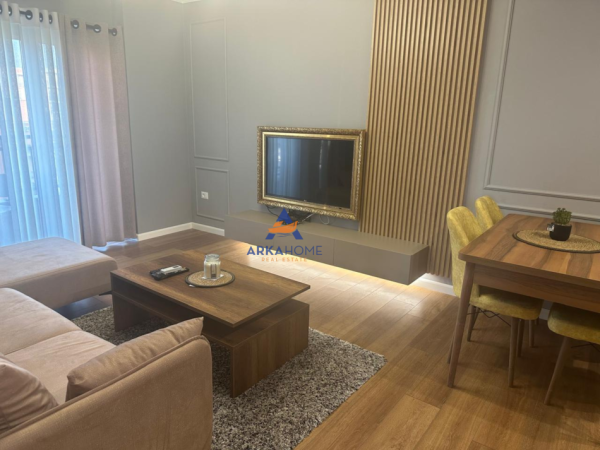 Tirane, jepet me qera apartament 2+1+Ballkon Kati 7, 90 m² 624 € 