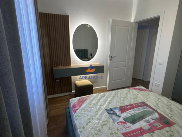 Tirane, jepet me qera apartament 2+1+Ballkon Kati 7, 90 m² 624 € 