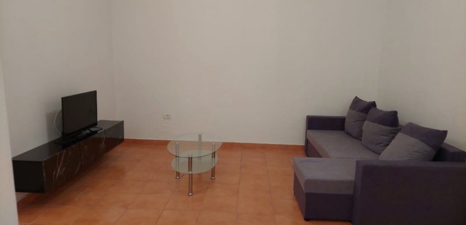 Tirane, jepet me qera apartament 2+1+Aneks+Ballkon Kati 8, 104 m² 450 € (Astir, Pallatet Fratari)