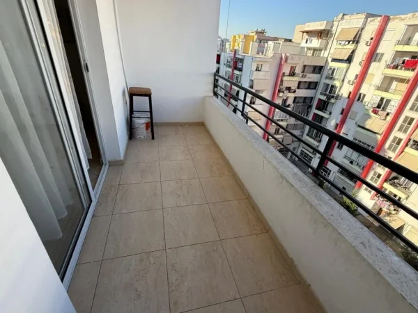 Tirane, jepet me qera apartament 1+1+Aneks+Ballkon Kati 7, 74 m² 430 € (Yzberisht, Perball KMY.)
