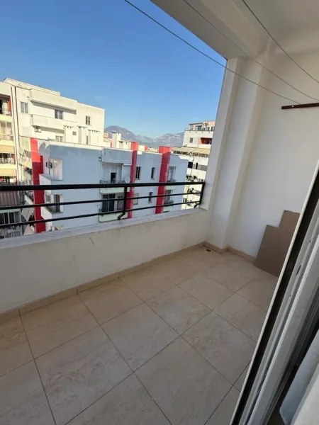 Tirane, jepet me qera apartament 1+1+Aneks+Ballkon Kati 7, 74 m² 430 € (Yzberisht, Perball KMY.)