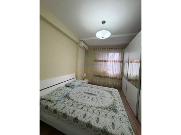 Tirane, jepet me qera apartament 2+1 Kati 2, 100 m² 700 € 