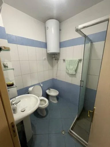 Tirane, jepet me qera apartament 1+1+Aneks+Ballkon Kati 4, 60 m² 300 € (Rruga Agon , prane Ardenos)