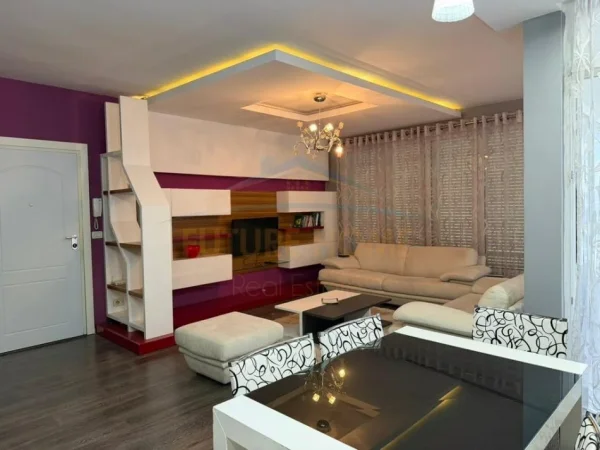 Tirane, jepet me qera apartament 2+1 Kati 2, 100 m² 700 € 