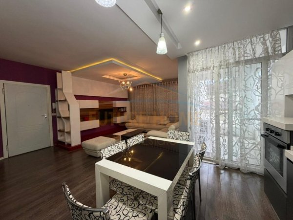 Tirane, jepet me qera apartament 2+1 Kati 2, 100 m² 700 € 