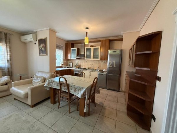 Tirane, jepet me qera apartament 2+1 Kati 9, 124 m² 700 € 