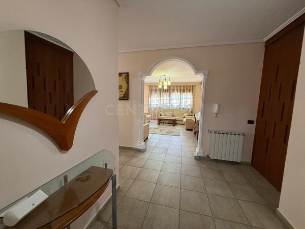 Tirane, jepet me qera apartament 2+1 Kati 9, 124 m² 700 € 