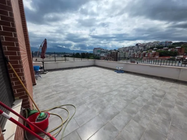 Tirane, jepet me qera apartament 2+1 Kati 6, 138 m² 900 € (Kopshti Botanik)