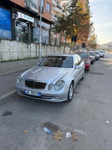 Tirane, shitet makine Nafte, gri metalizato automatik Kondicioner 277.000 km 3.800 €