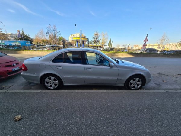 Tirane, shitet makine Nafte, gri metalizato automatik Kondicioner 277.000 km 3.800 €