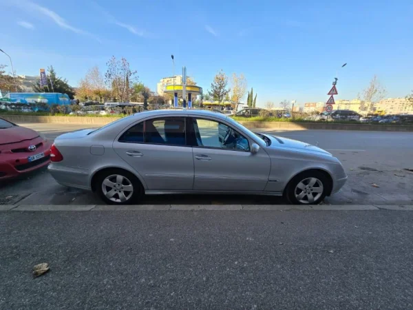 Tirane, shitet makine Nafte, gri metalizato automatik Kondicioner 277.000 km 3.800 €