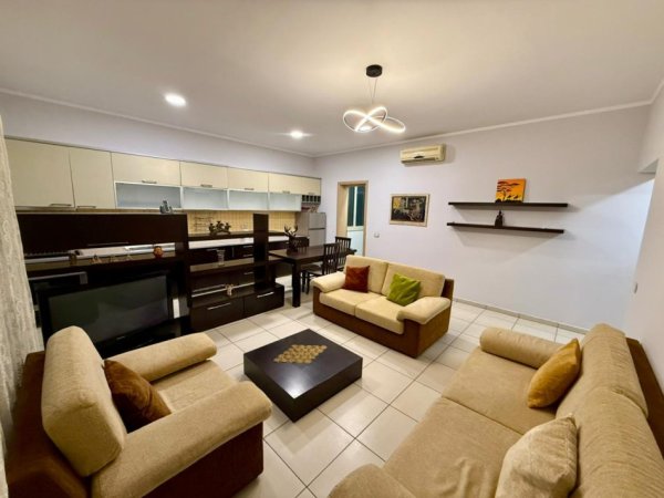 Tirane, jepet me qera apartament 2+1 Kati 6, 120 m²