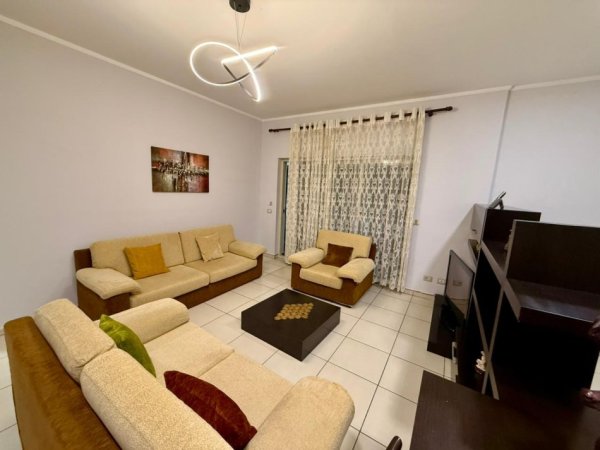 Tirane, jepet me qera apartament 2+1 Kati 6, 120 m²