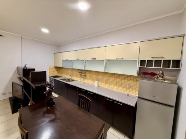 Tirane, jepet me qera apartament 2+1 Kati 6, 120 m²