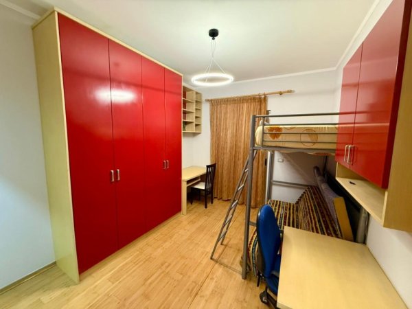 Tirane, jepet me qera apartament 2+1 Kati 6, 120 m²