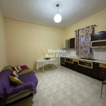 Tirane, jepet me qera shtepi 1+1 Kati 2, 60 m² 400 € (Rruga Siri Kodra)