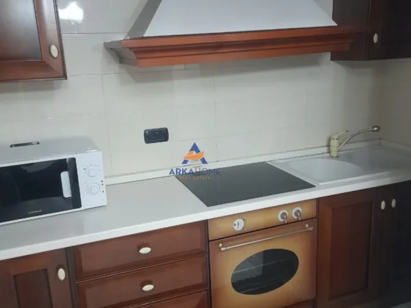 Tirane, jepet me qera apartament 1+1+Ballkon Kati 2, 60 m² 572 € 