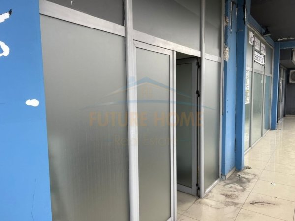 Tirane, jepet me qera ambjent biznesi Kati 1, 103 m² 1.000 € (Unaza e Re)