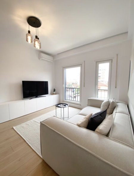 Tirane, jepet me qera apartament 1+1 Kati 1, 65 m² 900 € (Rruga Panorama Residenca Quartum)