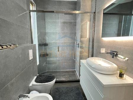 Tirane, jepet me qera apartament 2+1 Kati 8, 119 m² 2.100 € 