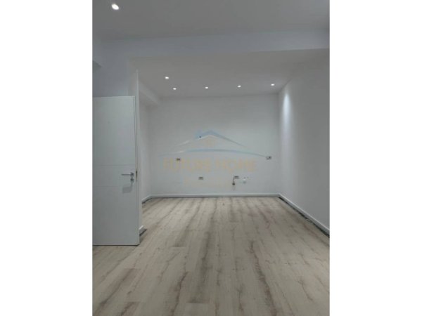 Tirane, jepet me qera zyre , 86 m² 550 € (rruga e Dibres)