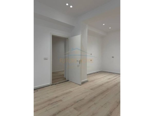 Tirane, jepet me qera zyre , 86 m² 550 € (rruga e Dibres)