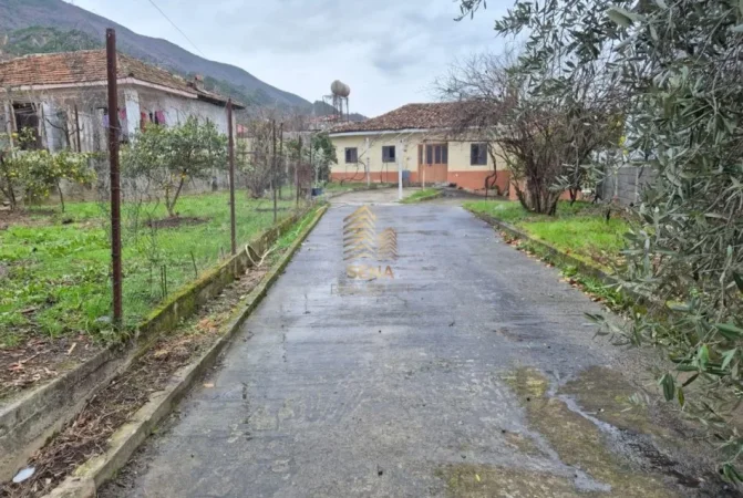 Tirane, jepet me qera toke , 500 m² (Mullet)