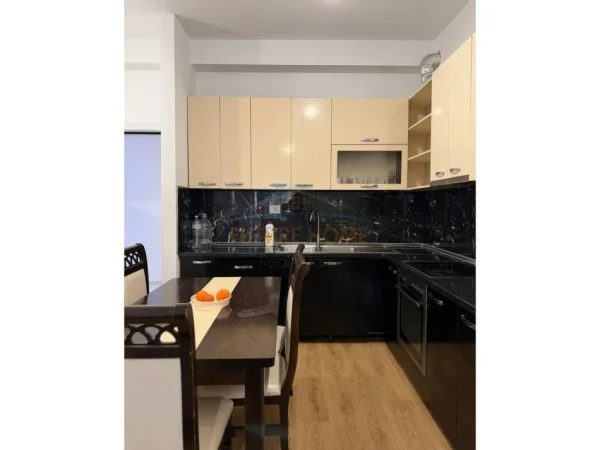 Tirane, jepet me qera apartament 2+1 Kati 4, 75 m² 600 € (Rezidenca Kaimi, Ali Demi)