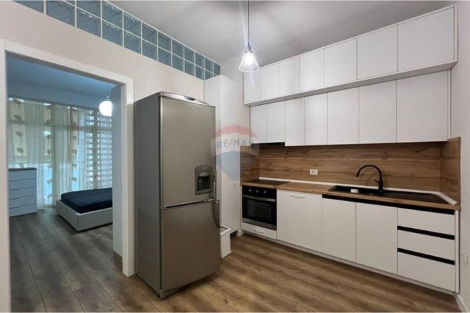 Tirane, jepet me qera apartament 1+1+Ballkon Kati 4, 75 m² 750 € (Kika 2)
