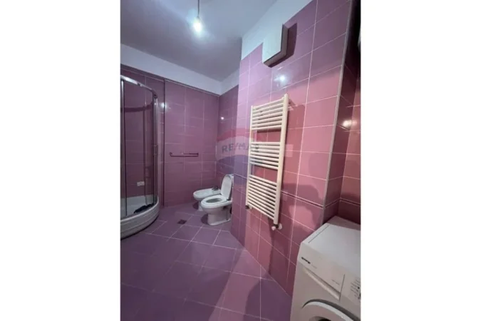 Tirane, jepet me qera apartament 1+1+Ballkon Kati 4, 75 m² 750 € (Kika 2)